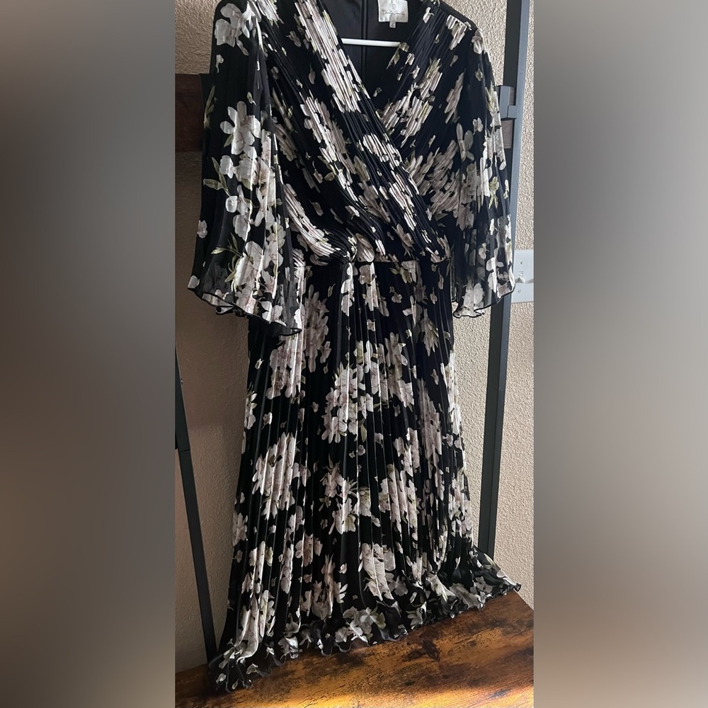 Dainty Jewells Black and White Floral Midi Dress